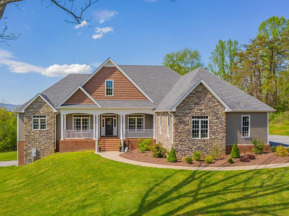 2nd image of 506 Redbud Ln