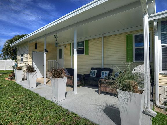 5th image of 7626 Niantic Ave