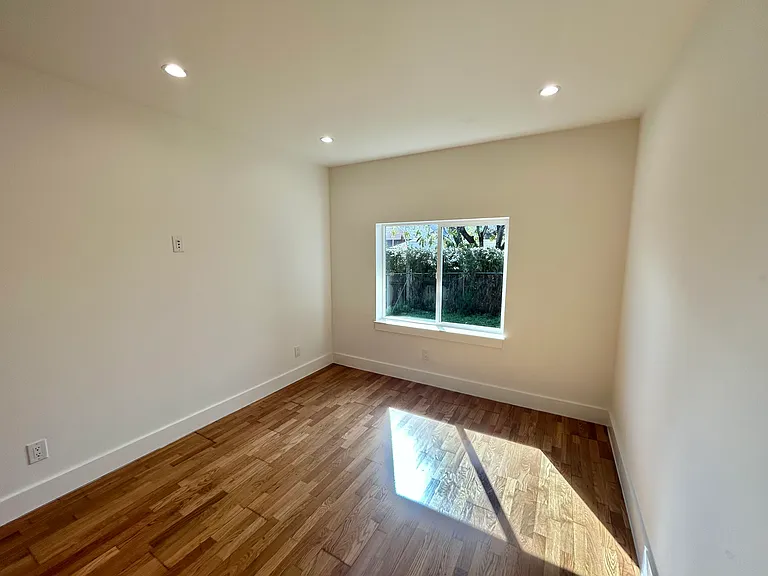 1379 Revere Ave #B — Photo 19