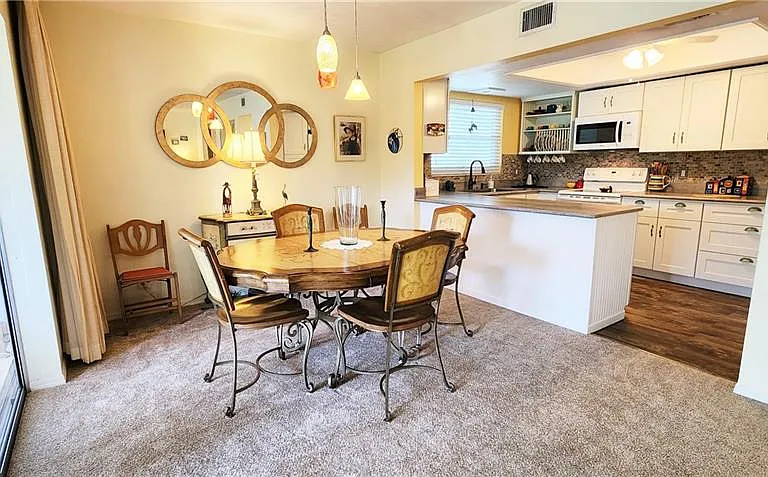 109 Georgetown Blvd #109 — Photo 8