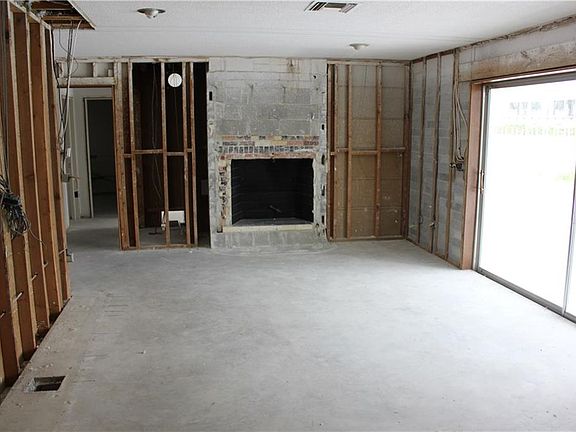 2nd image of 1222 Park North Pl