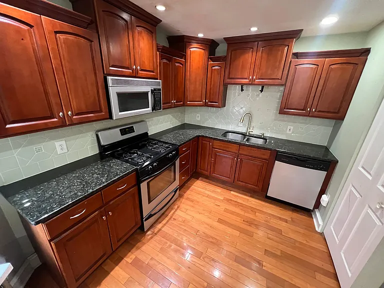 3204 Fanshawe St #2 — Photo 4