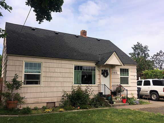 3rd image of 305 NE Cottonwood Ln