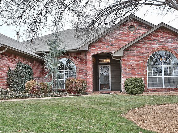 2nd image of 18133 Chestnut Oak Dr