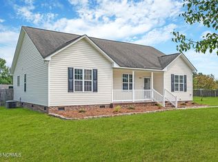 3215 Mobleys Bridge Rd, Grimesland, NC 27837
