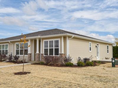 615 Hunter Oaks BOULEVARD #B, Watertown, WI, 53094