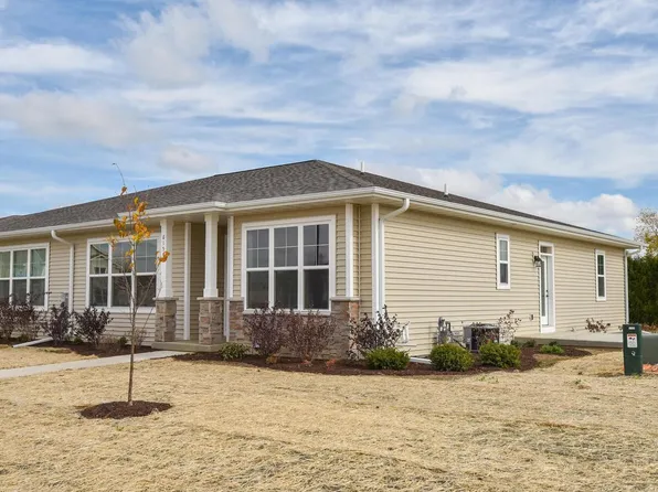 615 Hunter Oaks BOULEVARD #B, Watertown, WI 53094