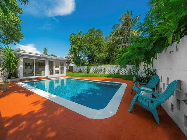 842 SW 11th Ct — Photo 8