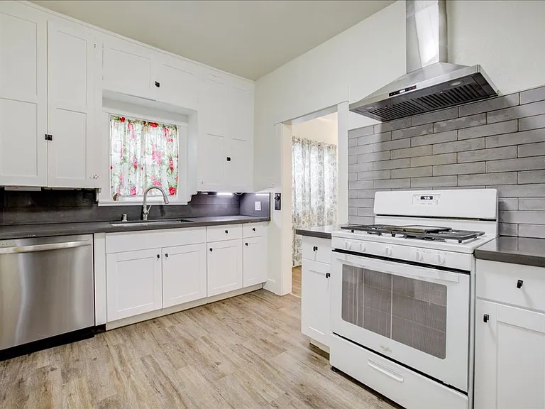 1333 E Broadway Blvd — Photo 15