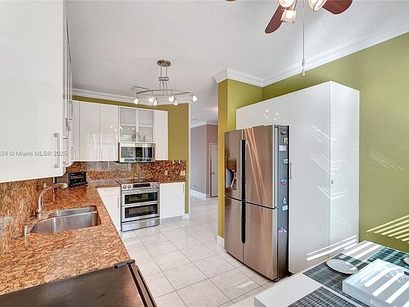 3rd image of 781 NE 195th St #781