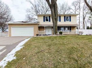 2545 Brambleberry Ct, Bettendorf, IA