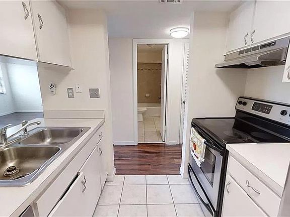 5th image of 3102 W Horatio St Unit 25