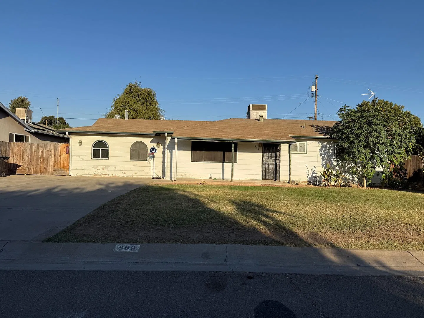 3 Bedroom 2 Bathroom in Dinuba! — Photo 2