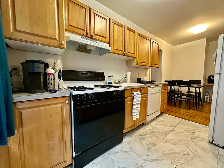 452 Park Dr #4 — Photo 8