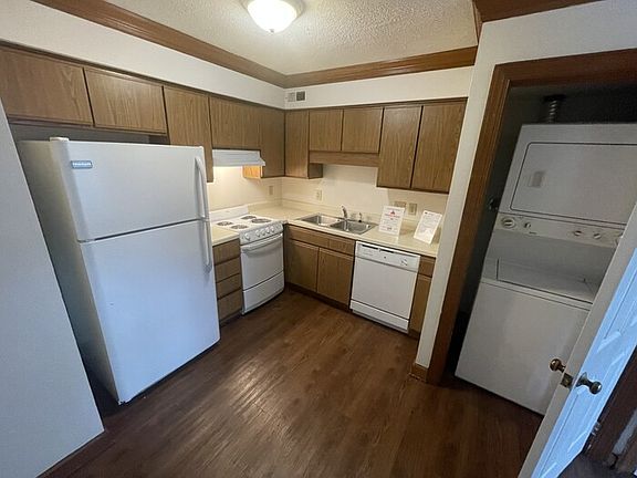 3rd image of 3527 Ivy Commons Dr APT 101
