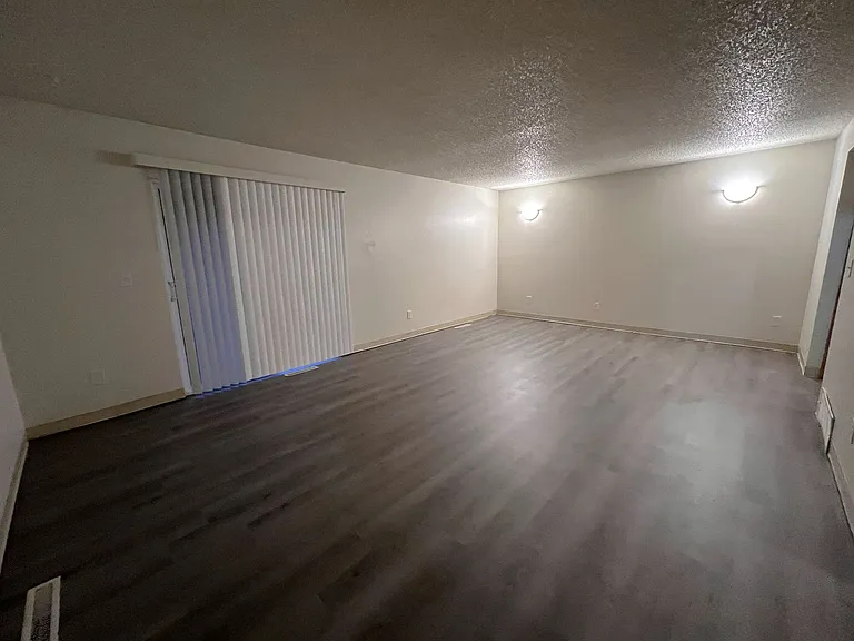 3 Bd Townhome — Photo 27