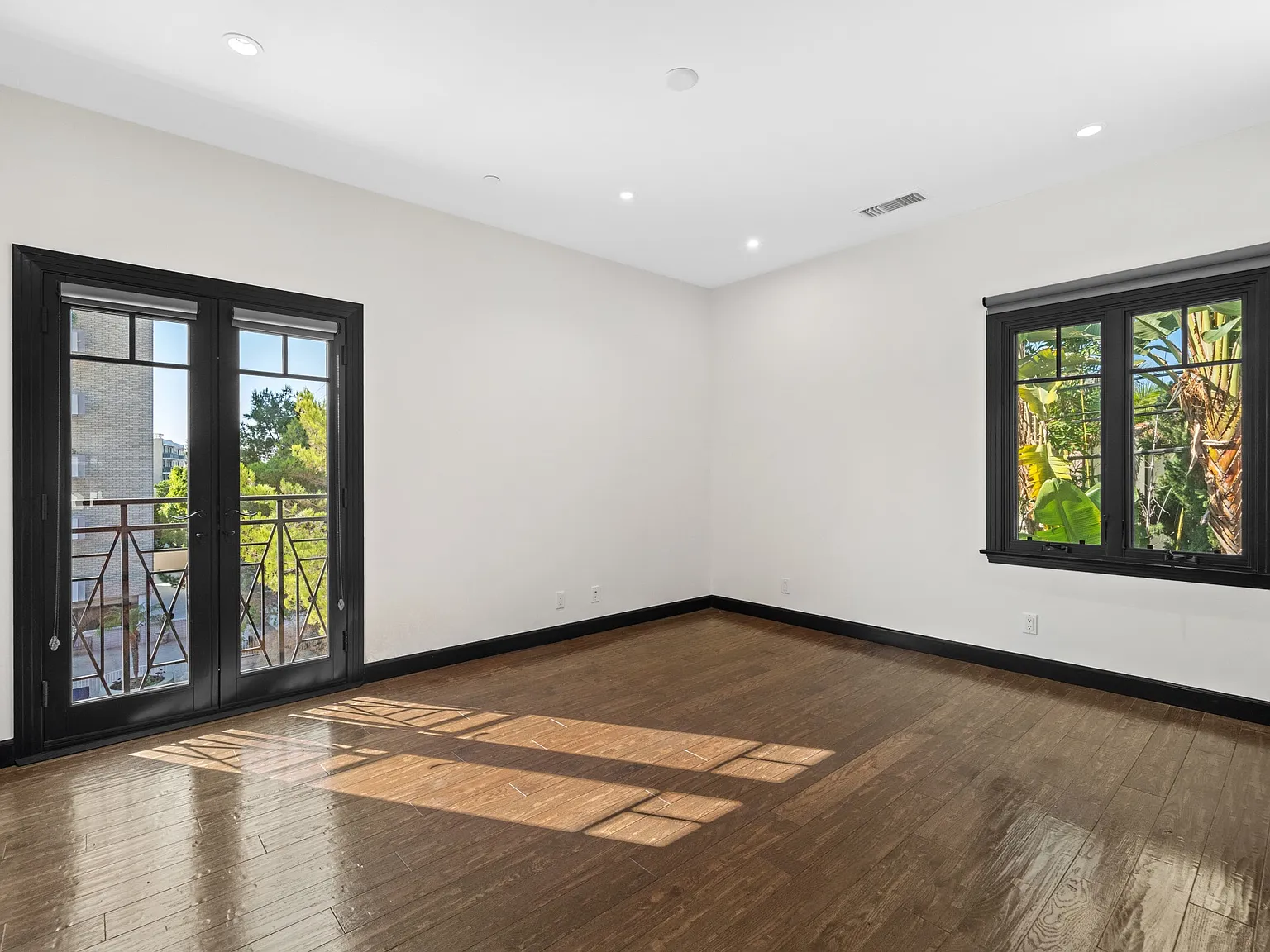 2 bed, 2.5 bath, 1200 sqft, $6,500 — Photo 3