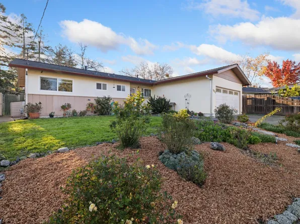 2825 Seneca Lane, Santa Rosa, CA 95403