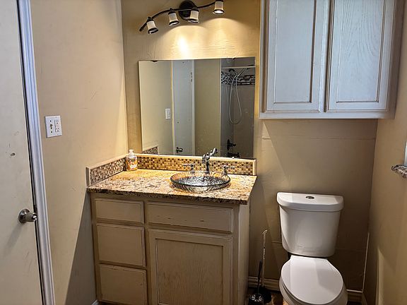5th image of 610 W Bullock St
