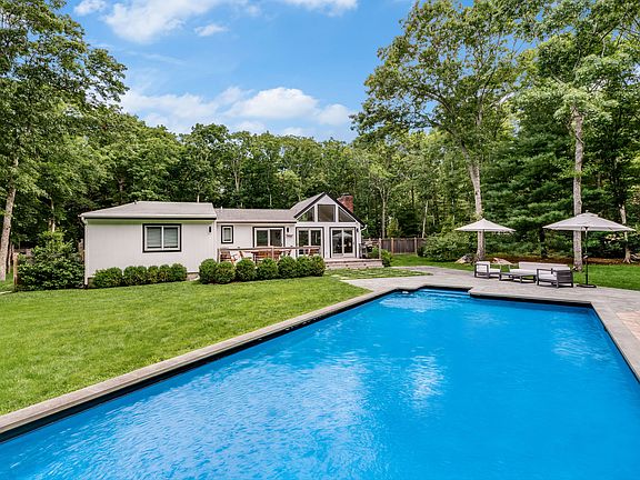 4th image of 7 Shorewood Dr