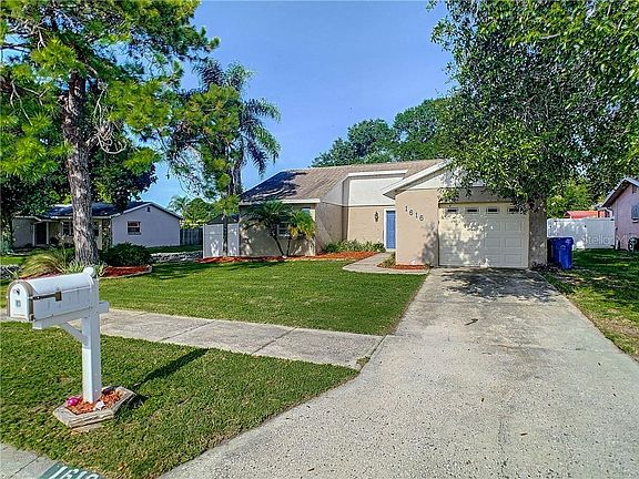 3rd image of 1616 Saint Catherine Dr E