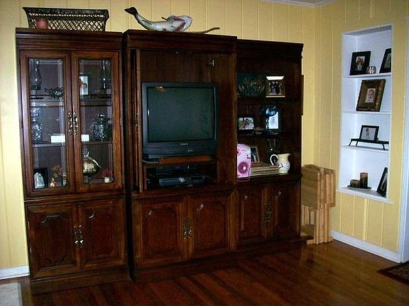 3rd image of 1810 Sherwood Dr