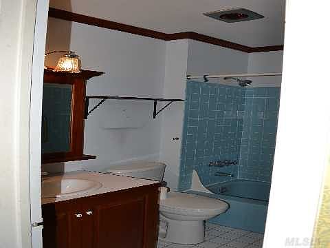 3rd image of 22 Jefferson Blvd