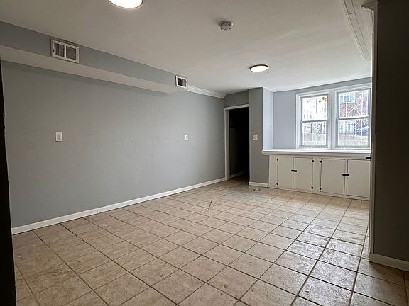 5th image of 59 Davenport Ave #Basement
