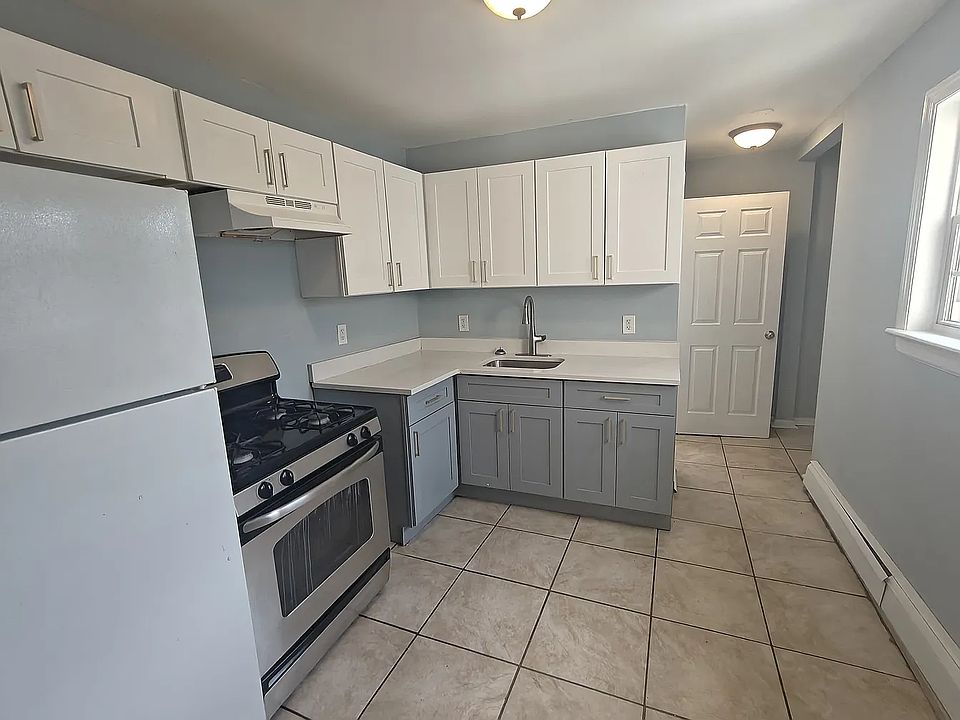 1st image of 128 E Holsman St #6D