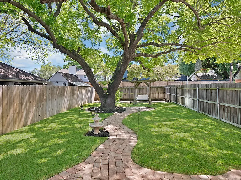 1427 Stagecoach Dr — Photo 40