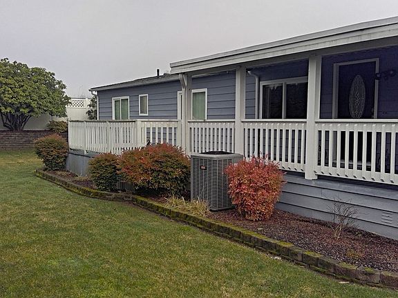 3rd image of 3611 I St NE Unit 226
