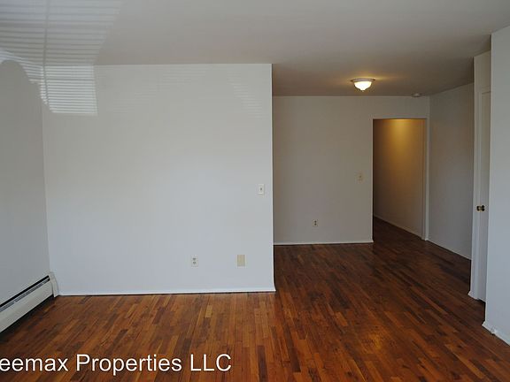 5th image of 1241 Corbett Ave APT 1