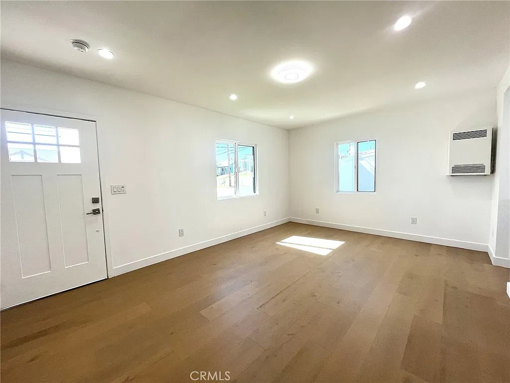 1 bed, 550 sqft, $2,300 — Photo 3