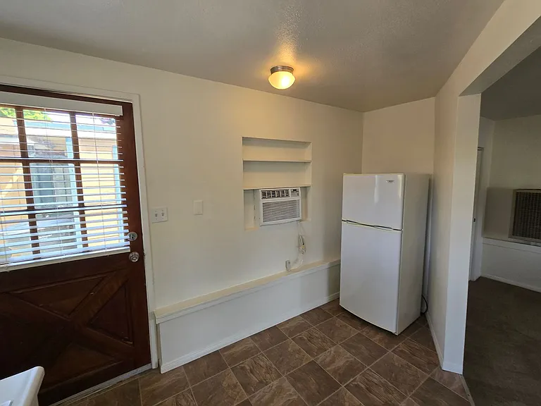 1662 S Juniper St S #C — Photo 11