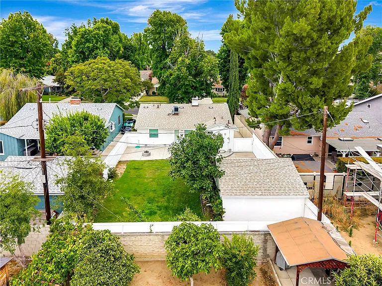 4833 Longridge Ave — Photo 42