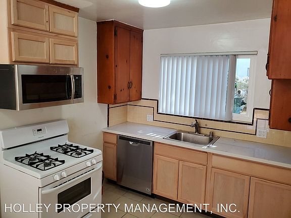 3rd image of 2344 Penmar Ave