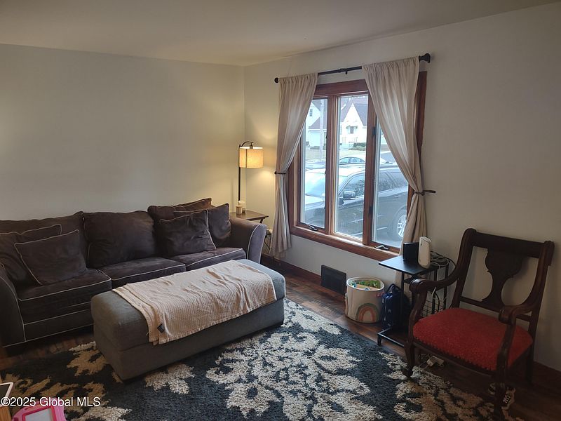 5th image of 1041 Eugene Dr