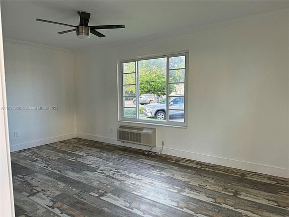 4th image of 2160 Bay Dr APT 2