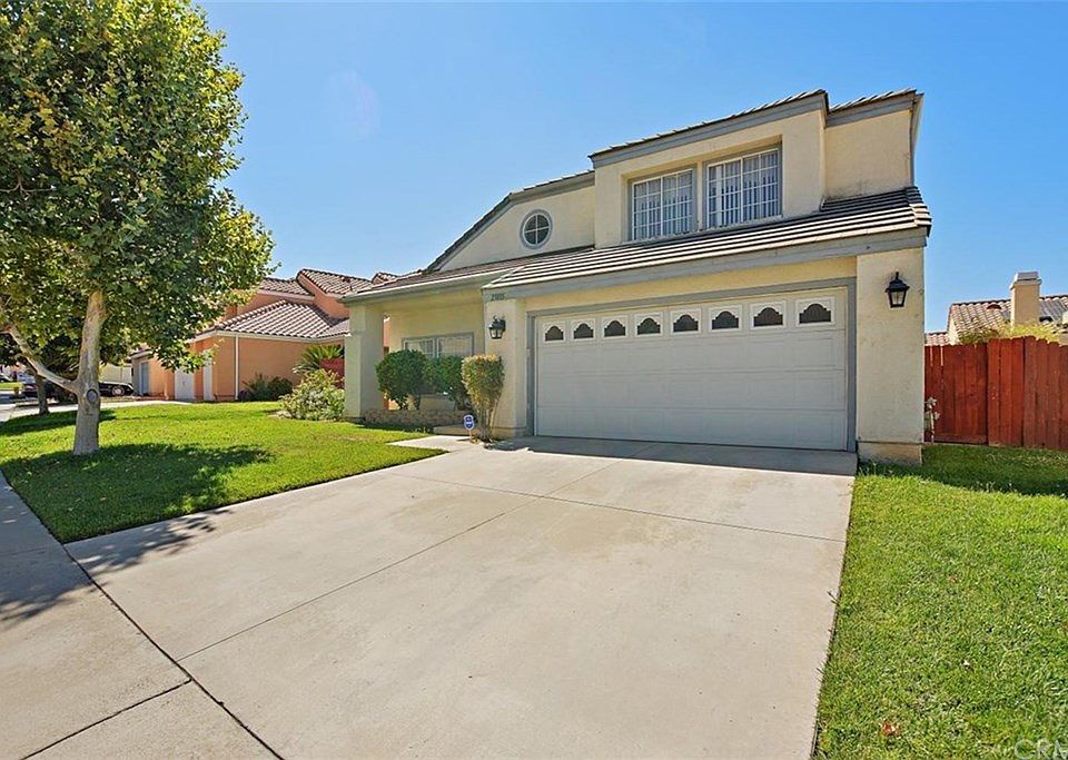 1st image of 23895 Lone Pine Dr