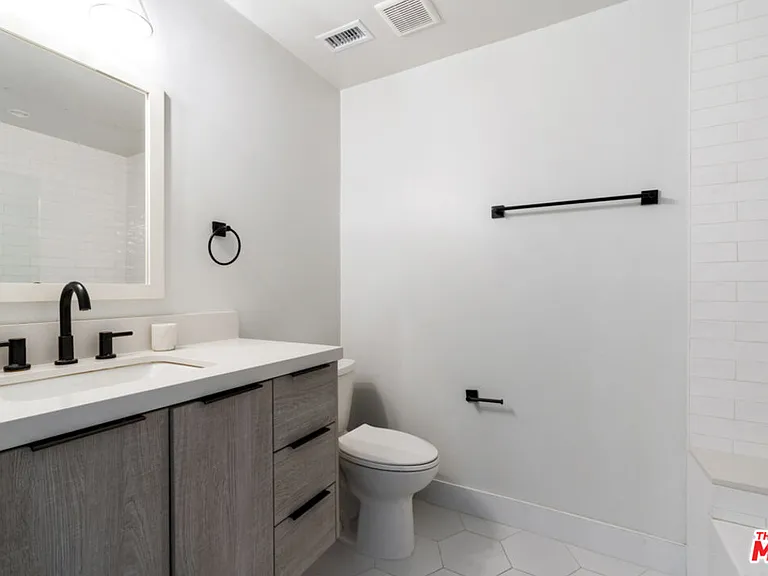 738 Parkman Ave — Photo 19
