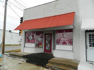 613 W Main St, Fairfield, IL 62837