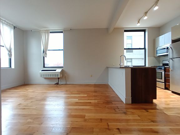 3rd image of 41 Kosciuszko St APT 322