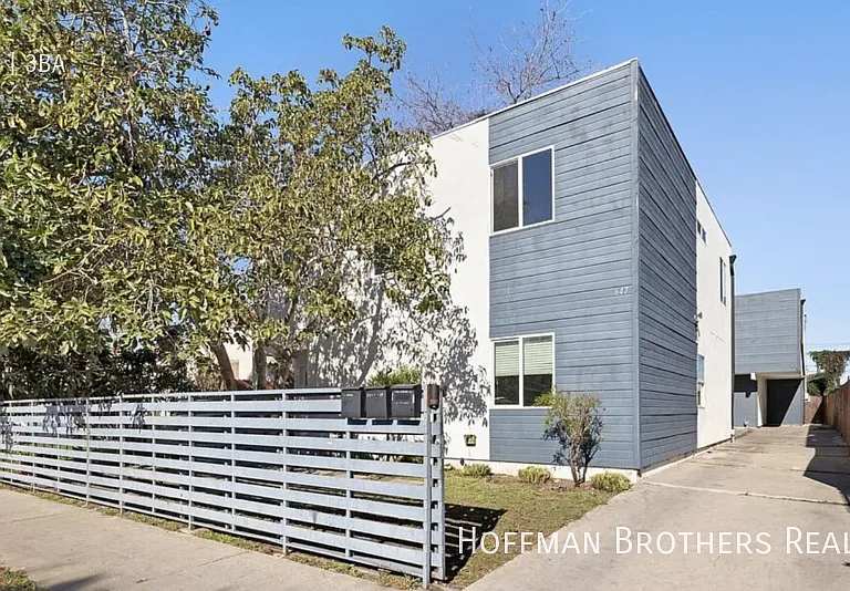 647 W 97th St — Photo 1