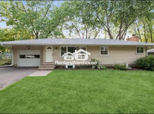2801 Woodbridge St, Roseville, MN 55113