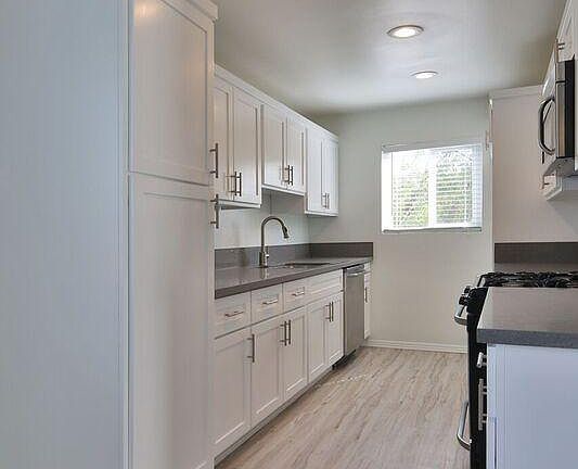 4th image of 500 Junipero Ave APT 10