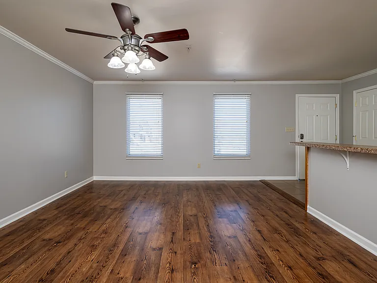 Guidry Row Apartments — Photo 20