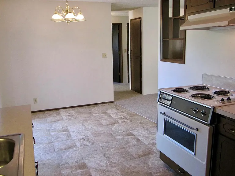 2106 Debra Dr — Photo 6