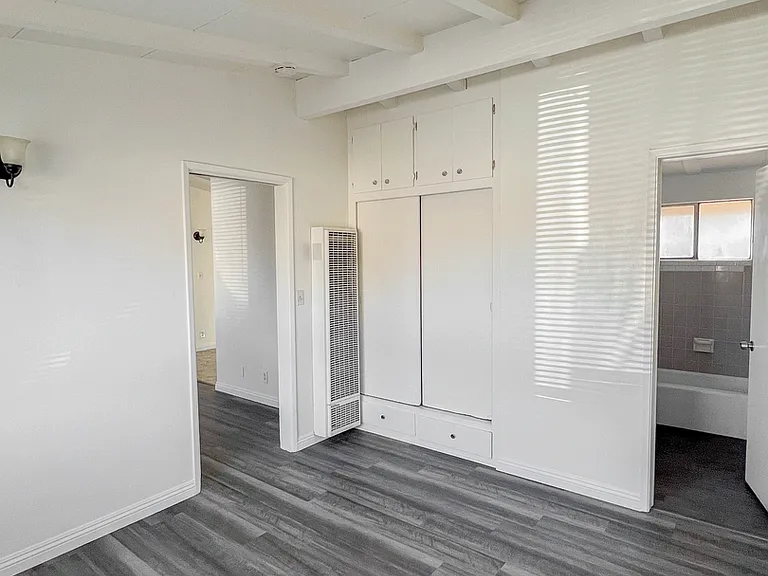 560 E Oakland Ave — Photo 8