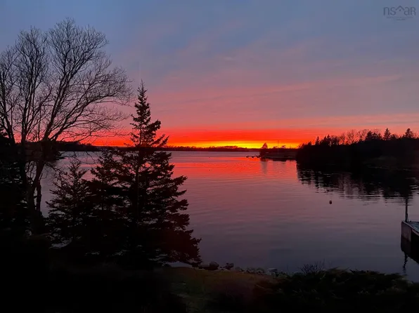 10680 Peggys Cove Rd, Glen Margaret, NS B3Z 3E6