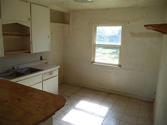 3rd image of 3920 SE 12th St